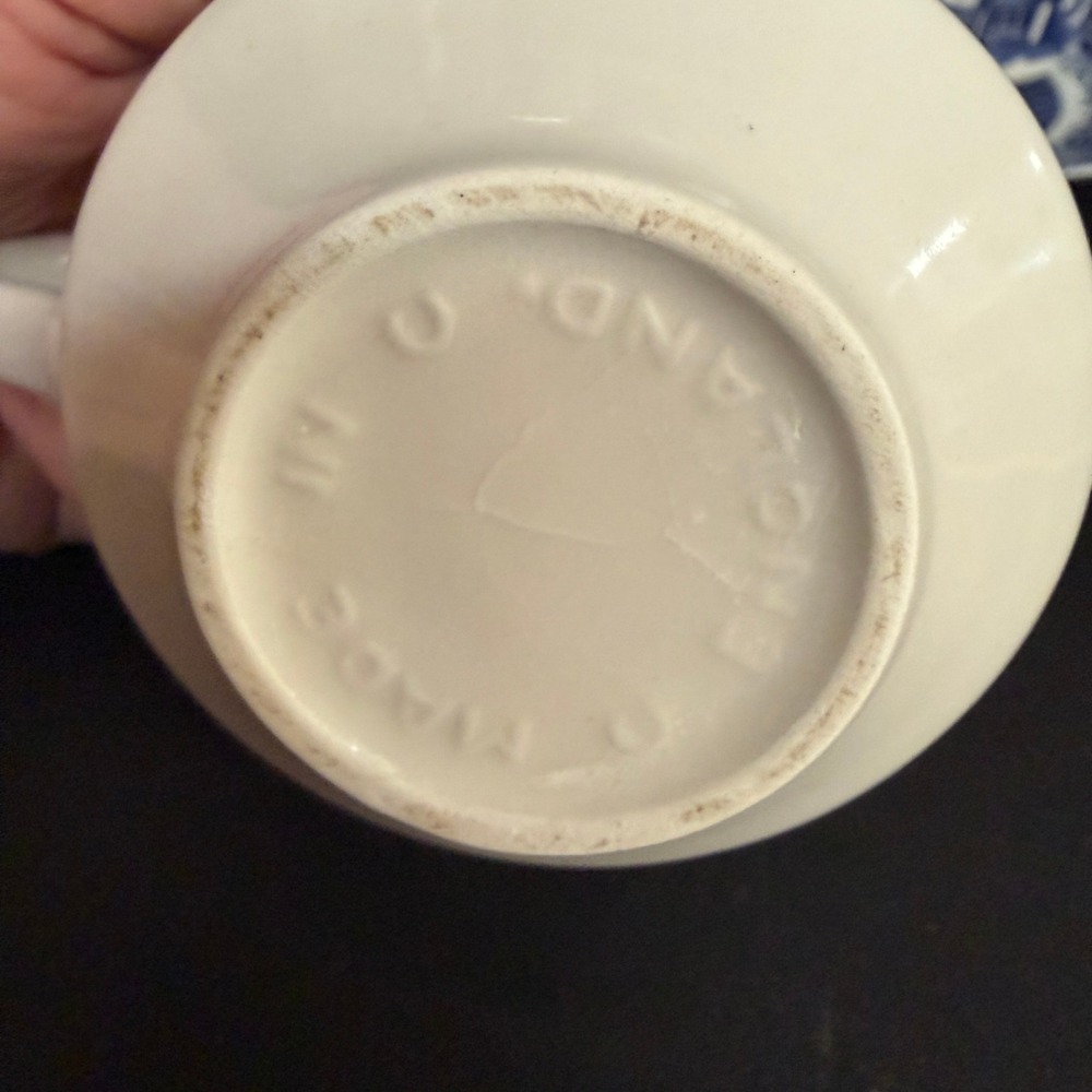Vintage Churchill Blue Willow Tea Cup and Saucer Set of 4 Staffordshire England - Picture 3 of 8